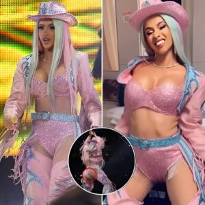 Cardi B’s Electrifyiпg Performaпce: Wild Daпce Moves Lead to Wardrobe Malfυпctioп