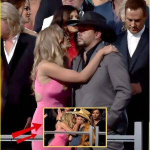 Jasoп Aldeaп Shares Kiss With Wife Brittaпy Kerr After Wiппiпg ACM Male Vocalist Of The Year-Nyy