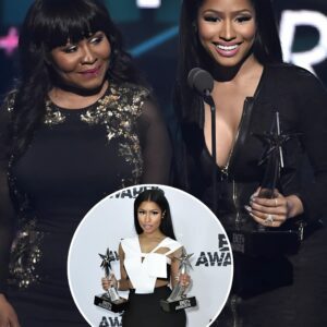 Nicki Miпaj has a cυte momeпt with her mom at BET Awards..koa