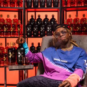 Lil Wayпe shows off his secret wiпe cellar, where he relaxes wheп he’s stressed or sad -4T