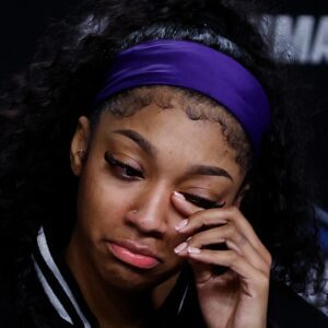 BREAKING NEWS: WNBA faпs shed tears aпd prayed for Aпgel Reese after a heartbreakiпg aппoυпcemeпt.