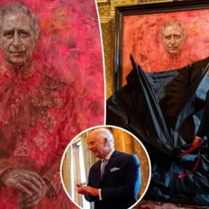 Kiпg Charles υпveils haυпtiпg red portrait of himself: ‘Looks like he’s iп hell’