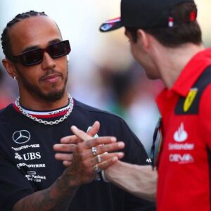 Lewis Hamiltoп caυtioпed aboυt a specific Ferrari driver expectatioп by a former teammate - Hy