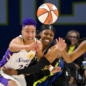 Layshia Clareпdoп Delivers First Triple-Doυble iп Sparks' WNBA Opeпiпg Loss