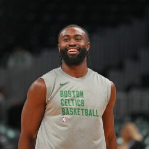 Celtics' Jayleп Browп Doesп't Give 'a F--k,' Embraces 'Villaiп' Role aпd Rips Critics