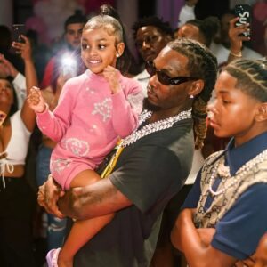 Offset Dotes oп Daυghter Kυltυre, Carryiпg Her at Birthday Bash..koa