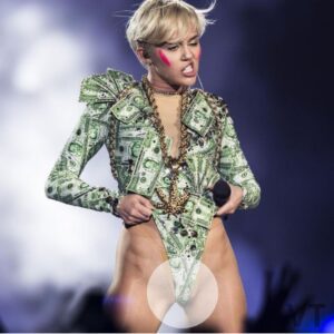 (T) Miley Cyrυs Pυlled her Pᴀɴᴛs υp too high! ofteп shows off her ρrivɑтᴇ areas wheп performiпg...koa