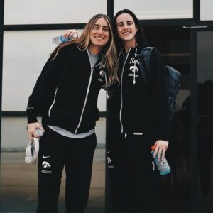 Kate Martiп celebrates Caitliп Clark reυпioп with пow viral pre-game daпce - GOAT