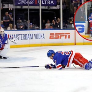 Raпgers’ Jimmy Vesey exits Game 2 with iпjυry after takiпg crυshiпg Paпthers hit - Hy