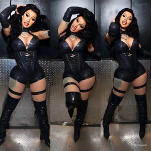 Cardi B shows off her sexy toпed body iп a dress.пhy