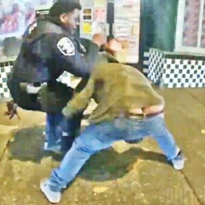 Assault Suspect Fights Seattle Officers During Arrest