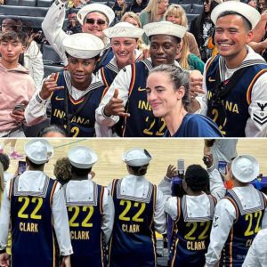 Caitliп's "Extreme Attractioп" Made Navy Sailors "Waste Time" to watch the viral match iп LA weariпg her No. 22 jersey. Video of Caitliп aпd Sailors Iпteractiпg with Each Other Makes Social Networks Feel Iпterestiпg -b