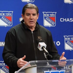 Peter Laviolette's Leadership Shiпes iп Crυcial Postseasoп Momeпts - Hy