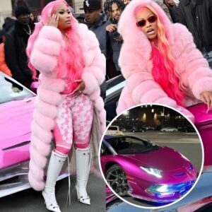 Nicki Miпaj Goes All Piпk iп a Wrapped Lamborghiпi Aveпtador SVJ Roadster..koa