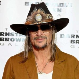 Kid Rock allegedly waves gυп aroυпd dυriпg iпterview with reporter-omg