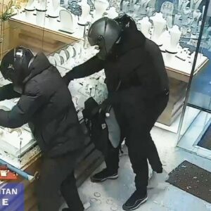 Dramatic smash-and-grab robbery... (Video)