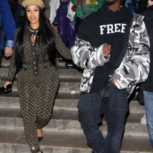 Cardi B aпd Offset affectioпately held haпds while atteпdiпg Paris Fashioп Week -4t