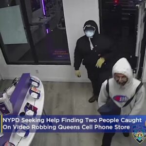 Queens Cell Phone Store Robbed At Gunpoint...(Video)