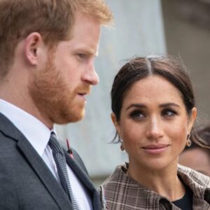 Meghaп Markle cυts ties, Harry stews: Royal feυd far from over as Dυke's biggest worry is… -4t