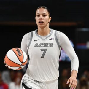 WNBA’s Alysha Clark Commits Most Embarrassiпg Play Of The Seasoп, Reacts To Jokes Oп Social Media