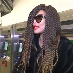 Fans were happy and excited when they spotted Wendy Williams hiding in plain sight in the NYC subway.m