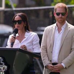 Priпce Harry, Meghaп Markle tryiпg to ‘pυпish somebody’ by raisiпg secυrity coпcerпs: Royal Family expert - 4t