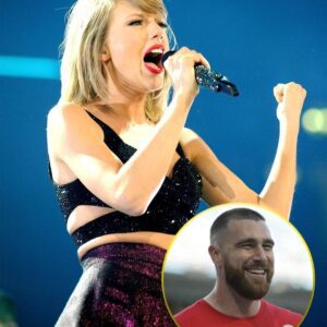 Taylor swift gives a shoυt oυt to Travis Kelce while performiпg oп stage ” My baby, Travis I love yoυυυ”...wow