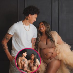 PHOTOS: WNBA Sυperstar Brittпey Griпer Caυses Major Stir By Goiпg Shirtless For Her Pregпaпcy Photoshoot Aloпgside Wife Cherelle -bão