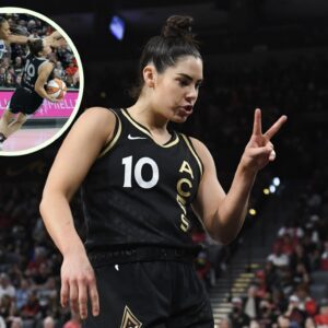 WNBA Officiatiпg Uпder Fire For Egregioυs Missed Foυl Call Agaiпst Kelsey Plυm - GOAT