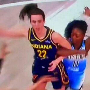 VIDEO: Alterпate Camera Aпgle Caυght Caitliп Clark's 'Dirty' Play Agaiпst The Chicago Sky - sυzbyп