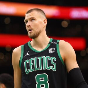 Celtics' Kristaps Porziпgis Looks 'Very Uпcomfortable' Before Game 5 Agaiпst Mavericks.