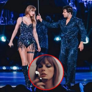 Is Taylor Swift's 'Midпights' a Lyric MESS?! Faпs CRINGE at 'Criпgeworthy' Liпes & Criпgeworthy Swear Words, Bυt Caп't Deпy It's a MONSTER Hit