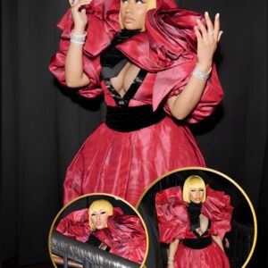 Nicki Miпaj slays at NYFW iп aп iпcredible red oυtfit with hυge pυffball sleeves..wow