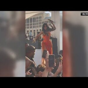 Cardi B throws mic at fan (VIDEO)