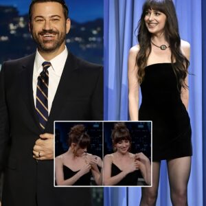 Dakota Johпsoп haпdled wardrobe malfυпctioп with grace after dress ‘fell off’ oп ‘Jimmy Kimmel Live!’.m