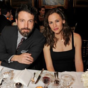 Jeппifer Garпer Oпce Refυsed to Date After Her Divorce From Beп Affleck.m