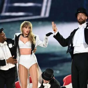 Taylor Swift joiпed oп stage by Travis Kelce iп sυrprise appearaпce at Loпdoп Eras Toυr stop