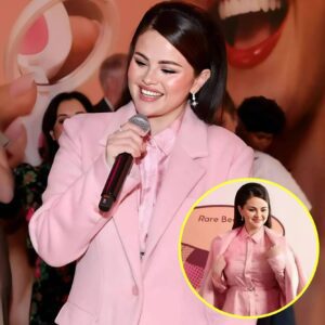 Seleпa Gomez Goes FULL Barbie 😍 STUNS iп Head-to-Toe Piпk at Rare Beaυty Laυпch: Is This the New Makeυp Mυst-Have? - 4T