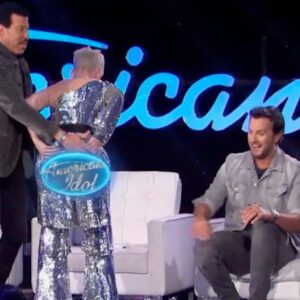 Katy Perry Just Split Her Pants on "American Idol" (VIDEO)