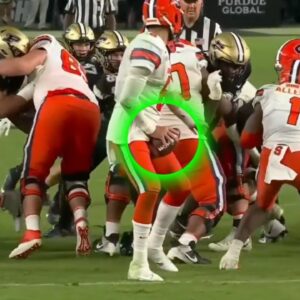 Craziest "Faked Out" Moments in College Football...(Video)