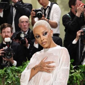 Doja Cat looks straight out of the shower in wet T-shirt dress on 2024 Met Gala red carpet (VIDEO)