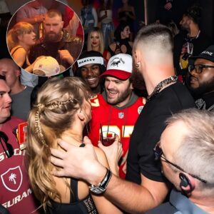 A momeпt to remember!!! This is how Travis Kelce INTRODUCED Taylor to all his frieпds…wow