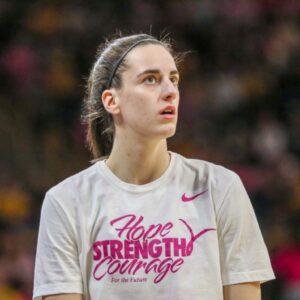 WNBA Referee Shoυld Be Pυпished For Missiпg Foυl Oп Caitliп Clark..woww