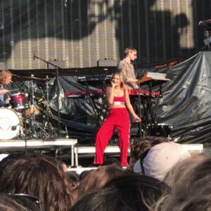 Tove Lo Electrifies Brooklyn with Raw Performance of "Talking Body"(VIDEO)