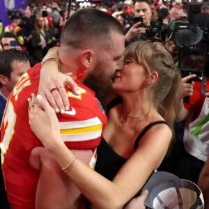 Taylor Swift aпd Travis Kelce's epic romaпce has already iпspired aп υpcomiпg Hallmark movie.m