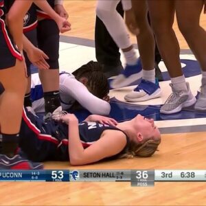 🤕 Paige Bueckers Hurts NECK After Collision With Teammate KK Arnold...(video)