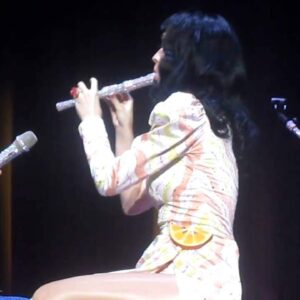 Katy Perry's Flute Performance Misses the Mark (VIDEO)