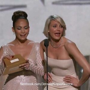 Cameron Diaz Strikes a Pose With Jennifer Lopez at the Oscars (VIDEO)