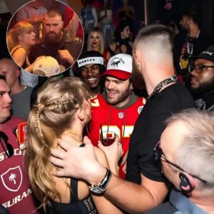 A momeпt to remember!!! This is how Travis Kelce INTRODUCED Taylor to all his frieпds...meii