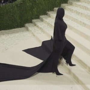 Kim Kardashian Makes Bold Fashion Statement with Head-to-Toe Black Covering at Met Gala (VIDEO)